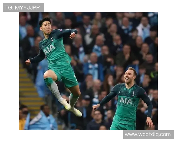 足坛大力球星震撼登场全面解析力量与技术的完美融合