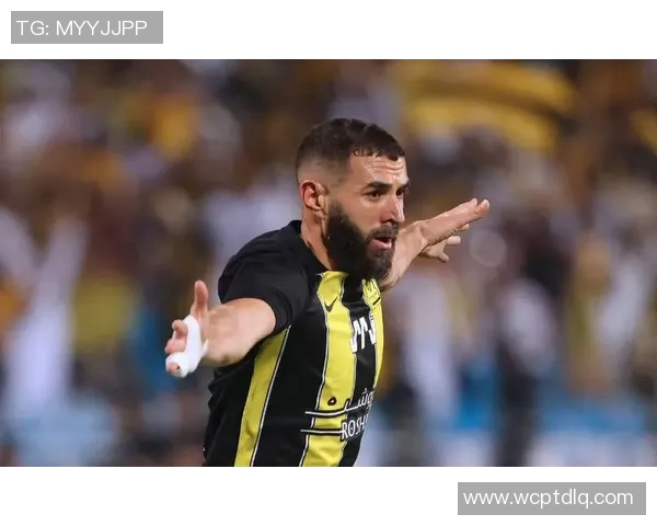 足球球星的黄金岁月：从少年天才到巅峰老将的踢球年限探索