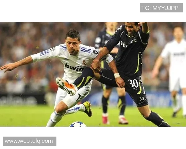 银河壁纸下的足球巨星风采展示与精彩瞬间回顾